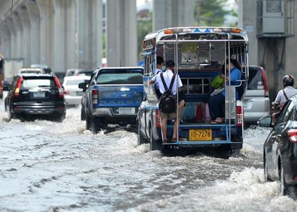 泰国曼谷暴雨导致城市内涝