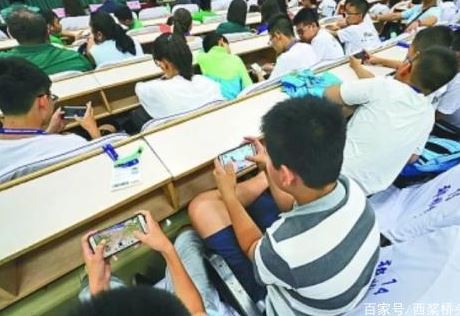 多国规范中小学生在校使用手机