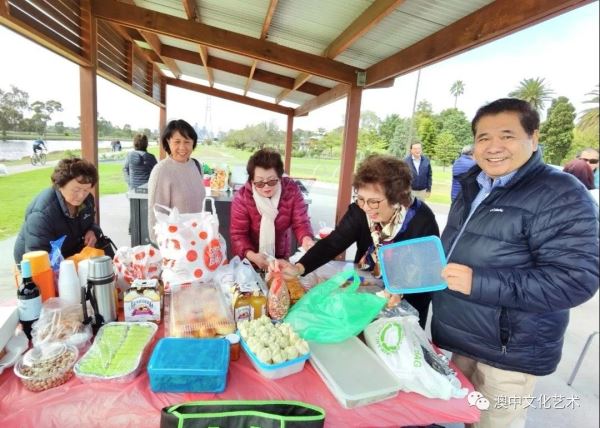 帝汶客属总会秋聚作慈善