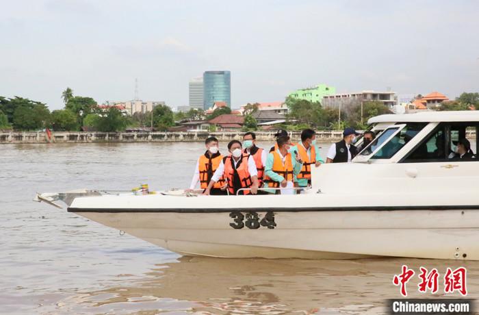 湄南河水位持续上涨 泰国曼谷严阵以待