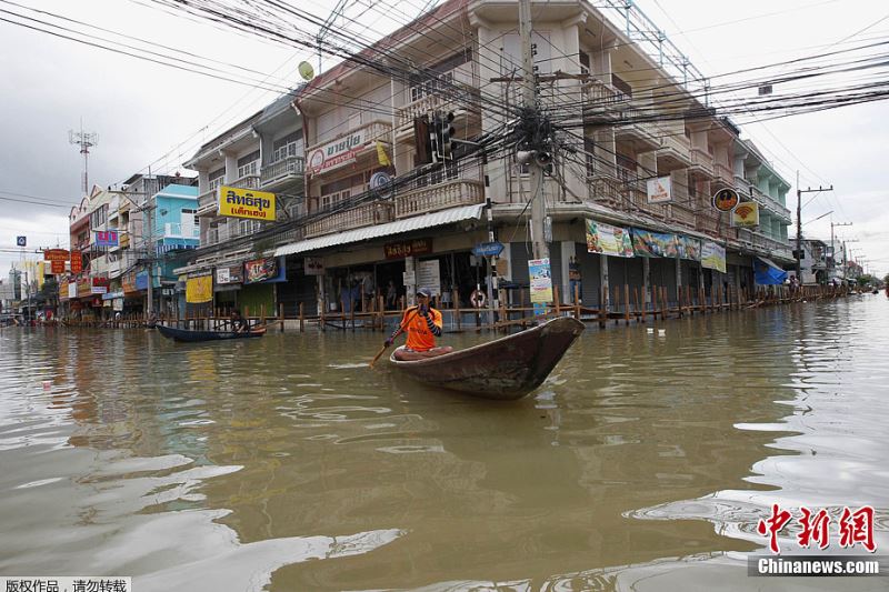 泰国大城府遭严重水灾 40多处古迹被淹