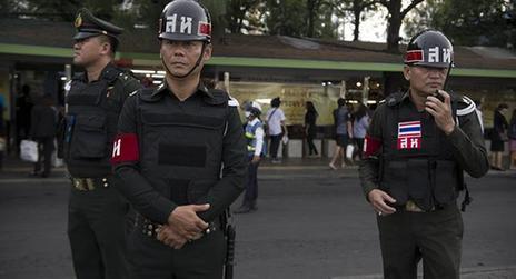 泰国警方清理枪支和毒品犯罪