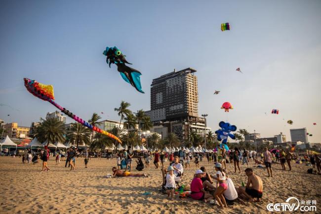 泰国芭提雅举行国际海滩风筝节