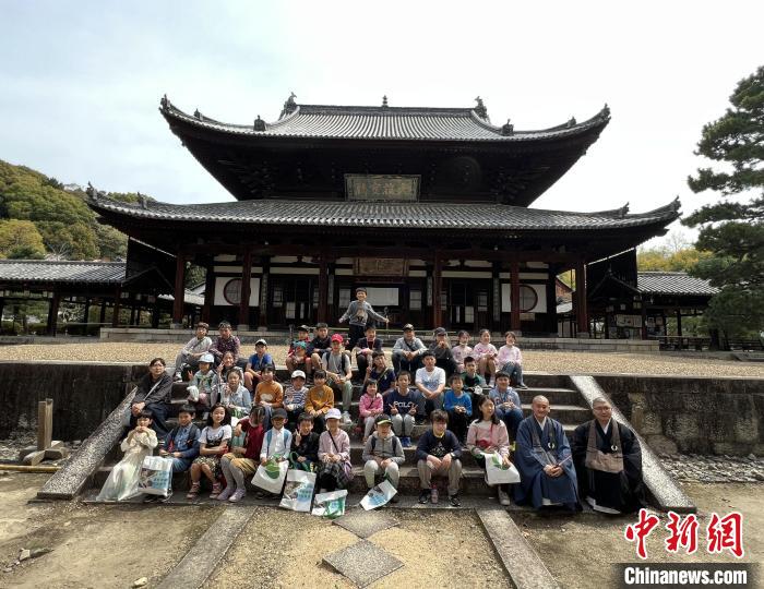 日本华人亲子研学团走进京都黄檗山万福寺