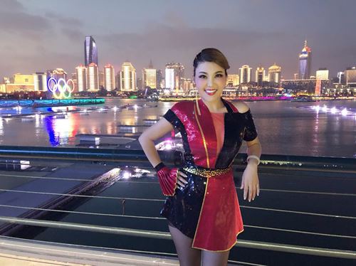 乌兰图雅激情唱响央视《最佳时刻——2018世界杯燃情之夜》