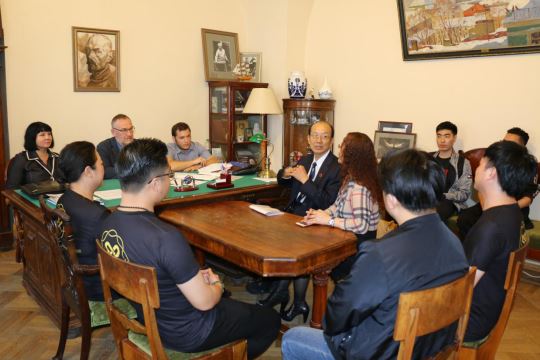 赣州市政府“金丝结”文化交流代表团访问圣彼得堡艺术家协会