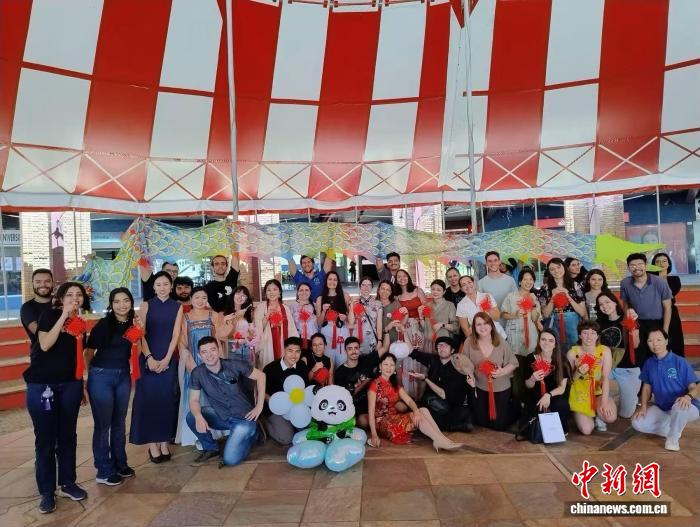 “百茶戏”中秋点“靓”巴西校园