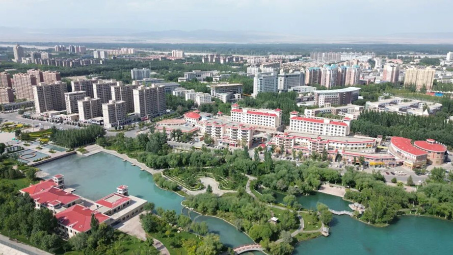 从“安居”到“乐居”：拜城七十年演进记