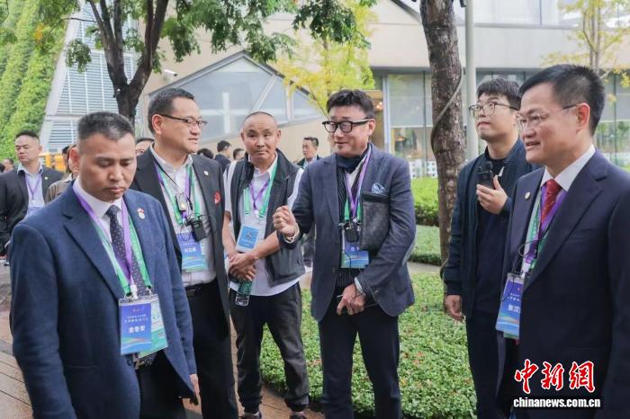 海外侨胞走进上海黄浦 感受区域发展活力